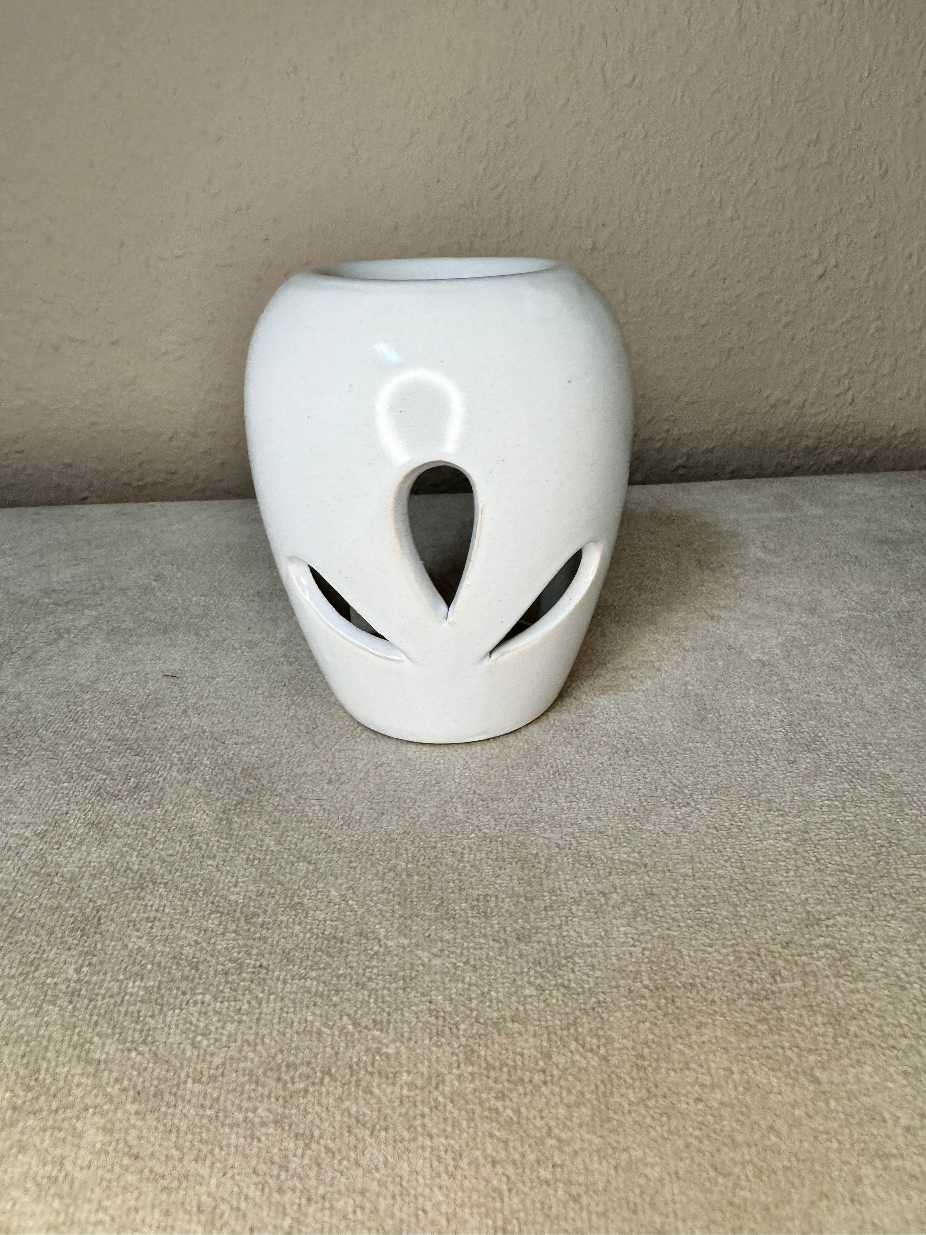 Duftlampe mit ausgestanzten Blumenblättern | Blumenduftlampe